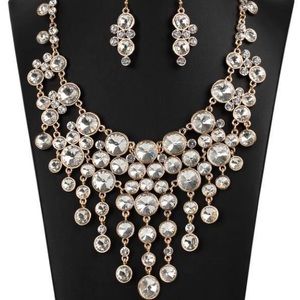 Chandelier necklace set
